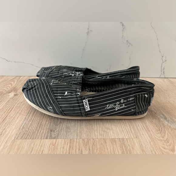 TOMS - Picture 12 of 12